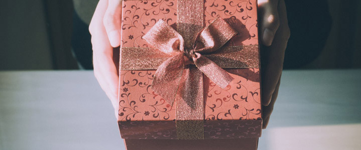First Wedding Anniversary Gift Ideas – Paper